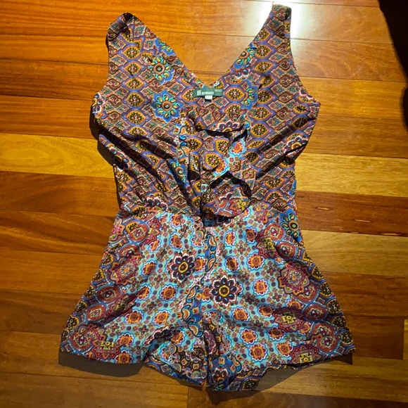 Patterned romper with front ties - Picture 1 of 2